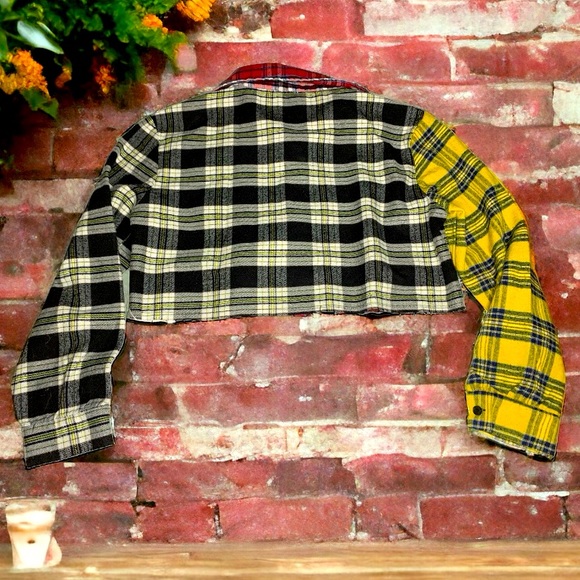 SHEIN Women’s cropped multi plaid button down- Small - Picture 6 of 7